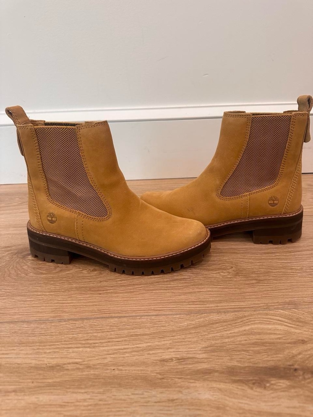 Timberland Women's Wheat Nubuck Chelsea Lug Boots